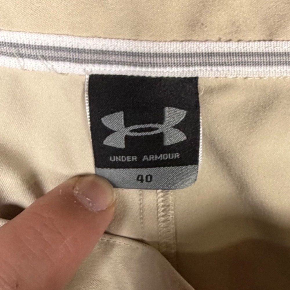 Under Armour Mens Pleated Golf Shorts Tan Khaki Size 40‎ Performance Lightweight - Picture 3 of 6